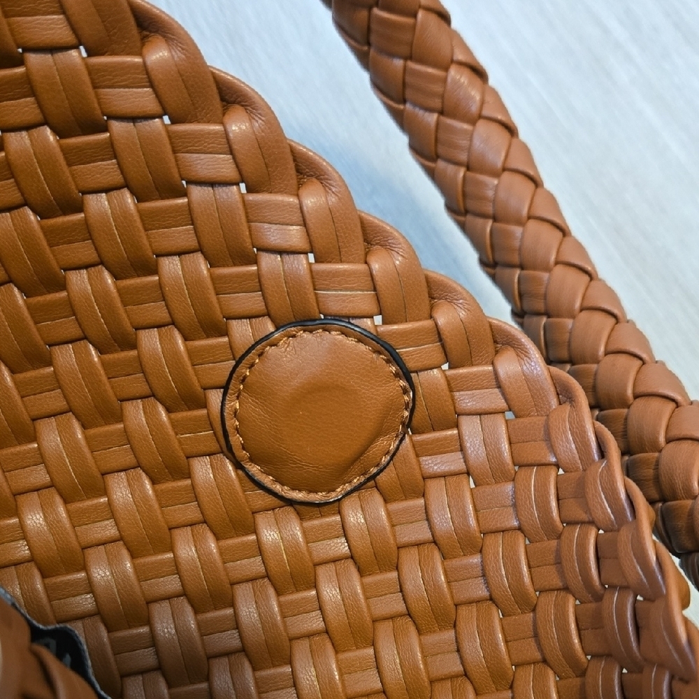 Elegant Brown Woven Tote Bag - Picture 5 of 9